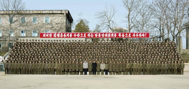 Kim Jong Un poses for a commemorative photo with service members and officers of the command of KPA Unit #534 (Photo: Rodong Sinmun).