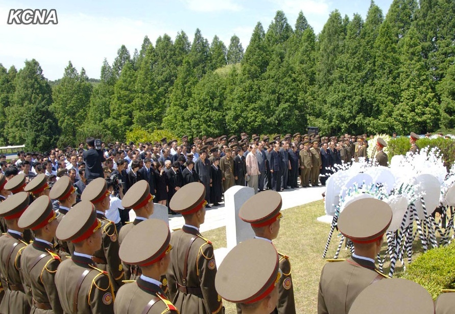 Burial ceremony of Jon Pyong Ho at the Patriotic Martyrs' Cemetery in Ryongso'ng District in Pyongyang on 10 July 2014 (Photo: KCNA).